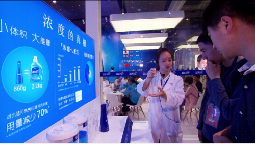 上海美博会，蓝月亮洗涤科技馆揭开洁净的奥秘