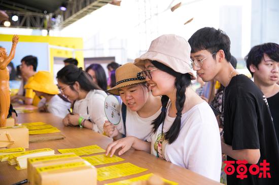 当音乐遇见美食，还有哪些想象力 百草味X氧气音乐节告诉你