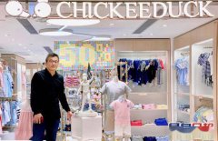 已被举报的香港童装店老板又卖起了“煽暴冬装”