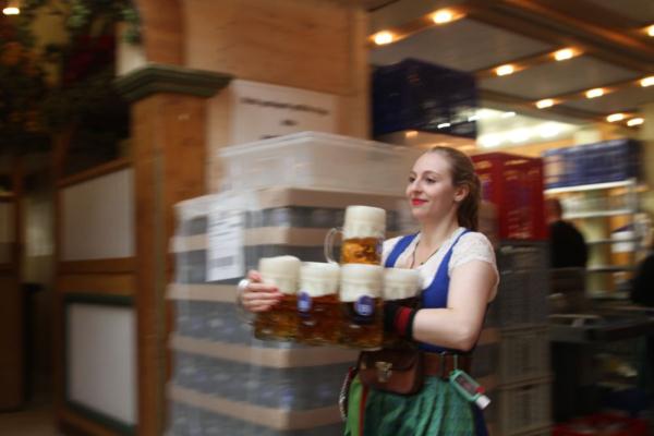 第187届慕尼黑啤酒节9月17日在德国南部城市慕尼黑开幕