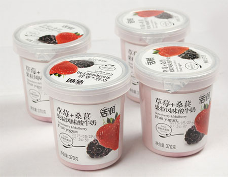 草莓桑葚果粒风味酸奶