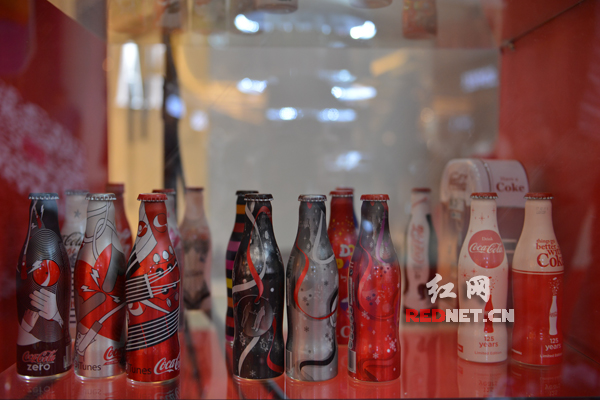 可口可乐长沙举办百年经典藏品展庆祝130岁生日